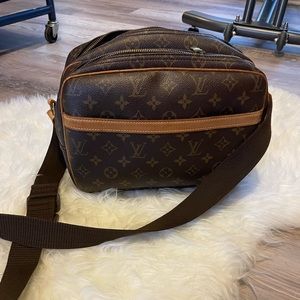SOLD Louis Vuitton reporter bag
